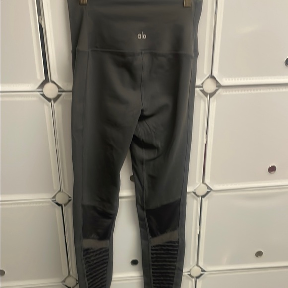 ALO Yoga Black High-Waist Leggings - Picture 2 of 2